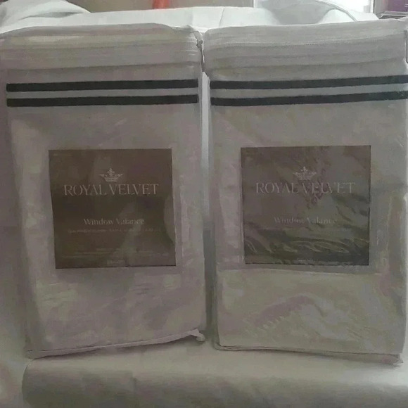 Royal velvet valance sold as set of 2 (b16) - Picture 1 of 6